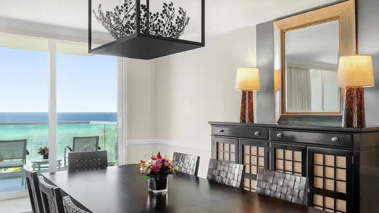 Oceanfront Royal Suite King 